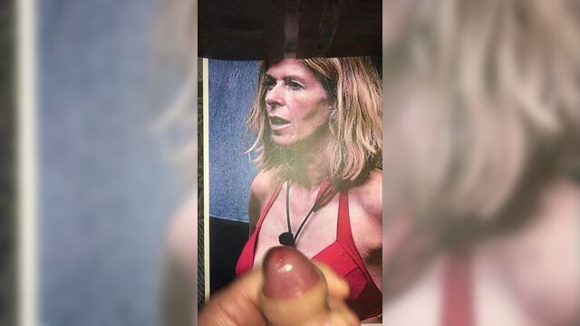 Kate Garraway в красном бикини со спермой на брызгах