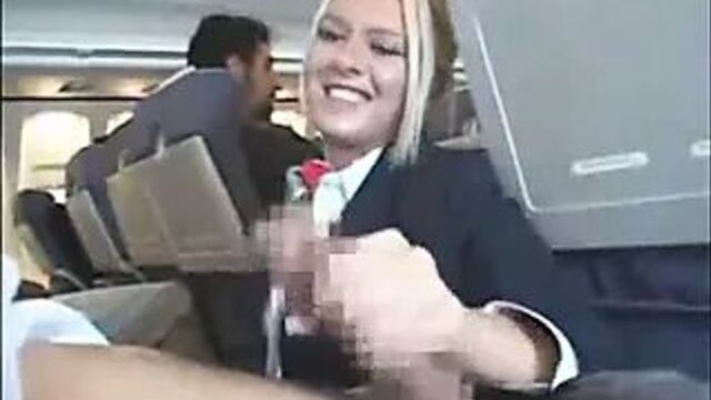 Стюардесса дрочит и делает минет