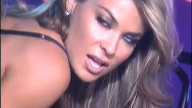 Christina Applegate, Carmen Electra - куклы киски Maxim