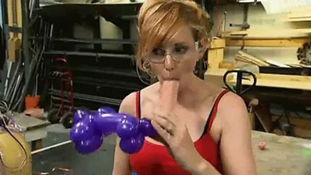 Kari Byron сосет член
