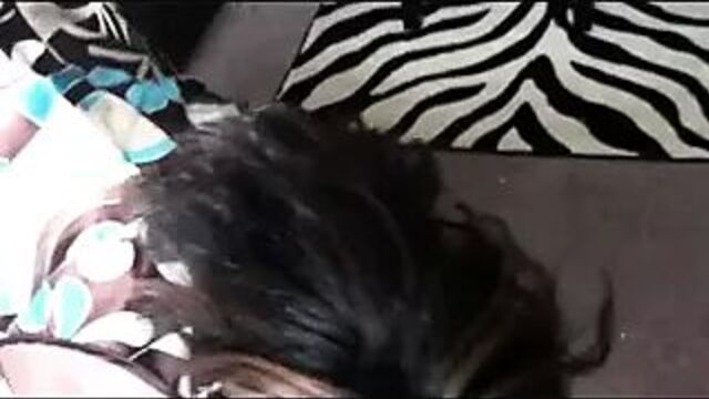 Белая сперма на черном лице