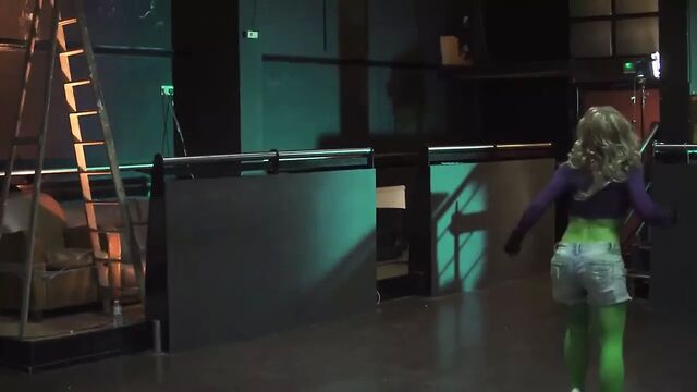 Супер девушка в бондаже