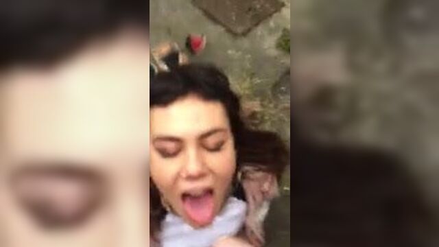 Шлюху трахнули в переулке