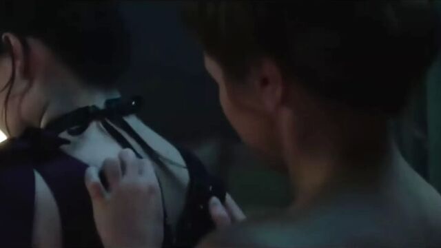 Elise Bauman и Natasha Negovanlis в Carmilla (2017)