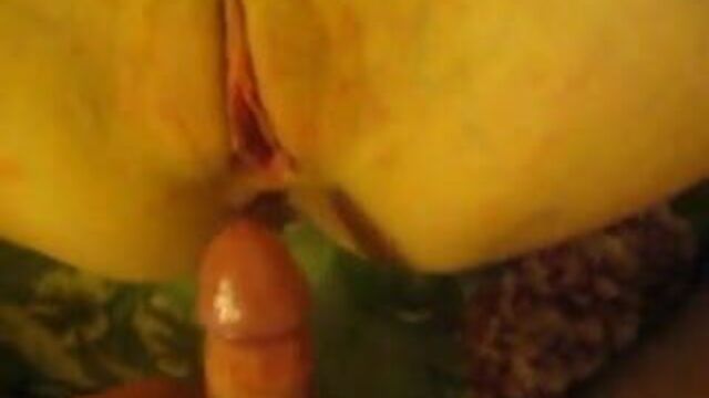 Задница на киску в любительском видео