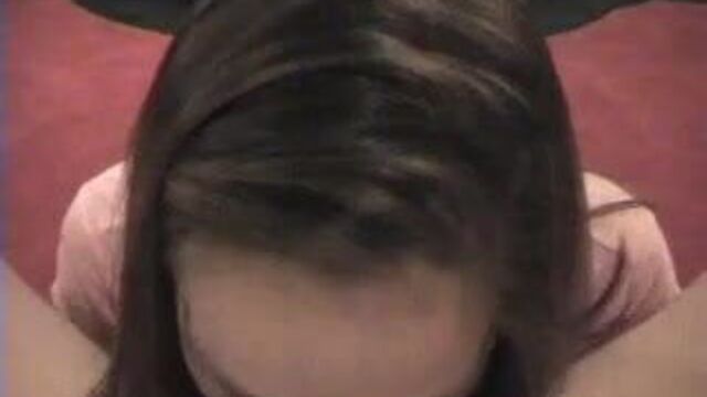 Эта девушка может сосать член