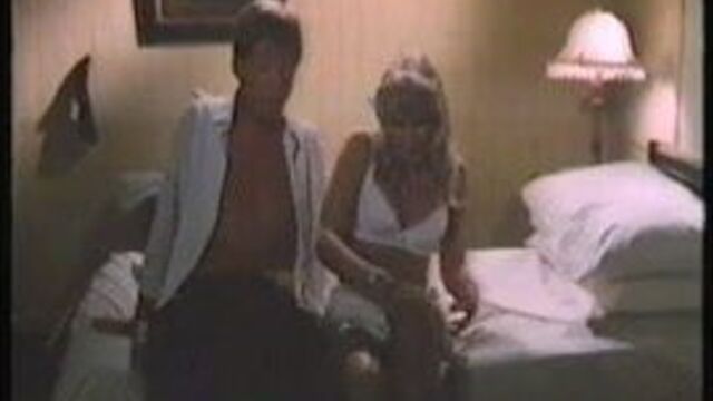 Pamela Stephenson раздевается обнаженной