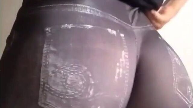 Задница в пиджаке в спандексе