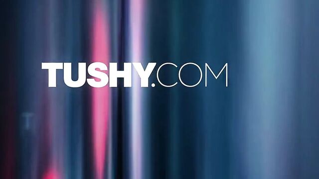 TUSHY фотомодель Riley Nixon обожает анал