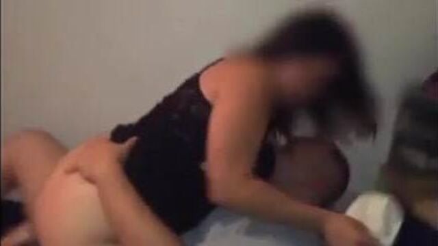 Большая попка с большой попкой в ​​любительском видео, затем трахается в любительском видео