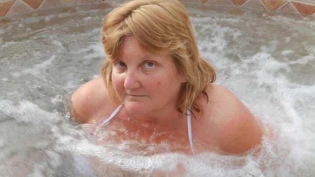 Белые стринги в бикини