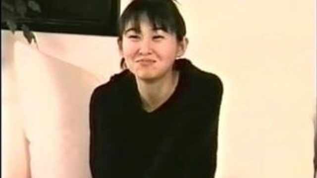 Красивая азиатка пробует порно (старые, но вкусности)