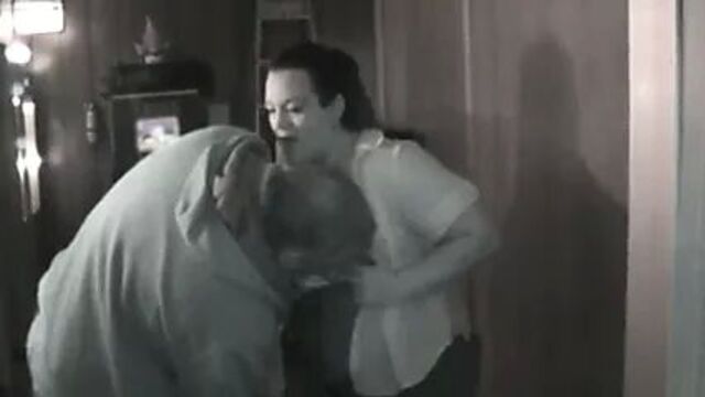 Шлюшка-куколд куколда принимает ее мужчина во взрослом книжном магазине, порно