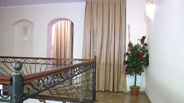 Молодая лесбиянка соблазняет зрелую женщину