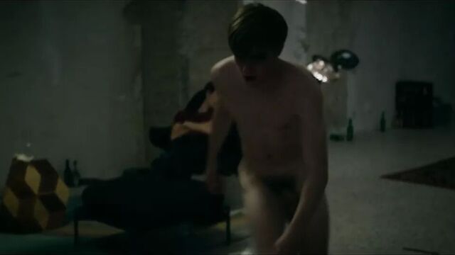 Louis Hofmann - прелюдия (фронтально)