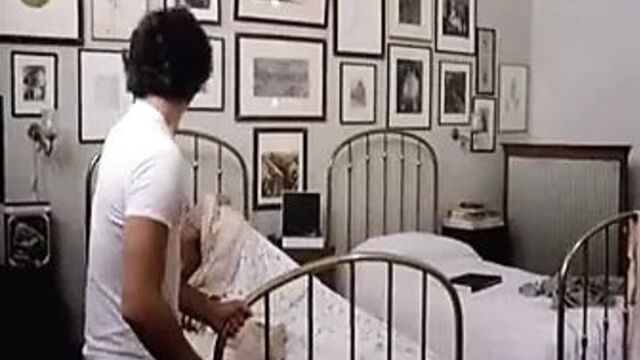 Ursula Andress - чувственная медсестра (1975)