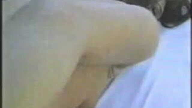 Анальный пляжный трах в любительском видео