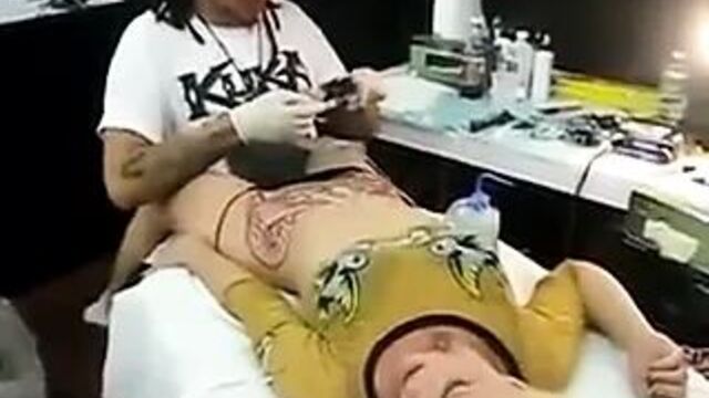 Оргазм с татуировкой