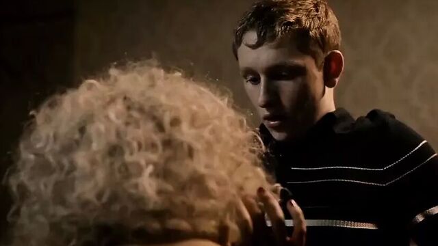 Maggie Gyllenhaal делает настоящий минет топлес