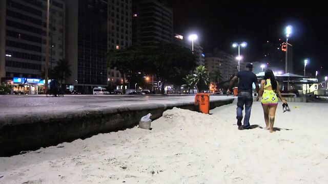 Татуированная Mona Lisa занимается межрасовым сексом с черным членом