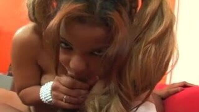 Группу Wutang трахнули на диване