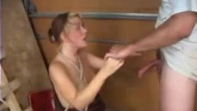 Бездомную задницу трахнули буквально