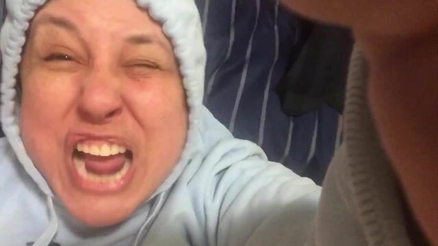 Трахаю швабру-качалку