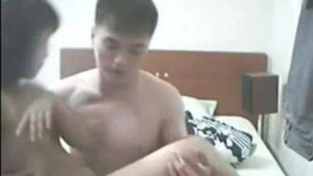 Любительница корейской пары трахается с Haduri