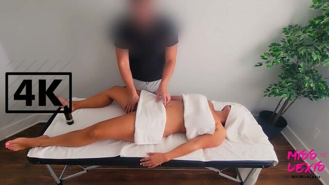 Массажистка жестко трет меня - мисс Lexis