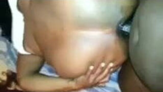 Черный анальный трах с кримпаем в любительском видео