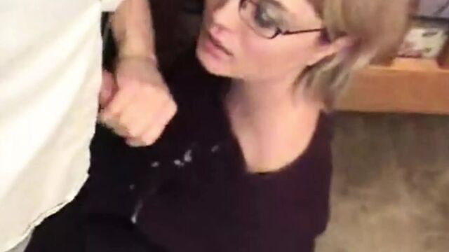 Кончаю на грудастую женщину-свитер