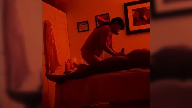 Китайская девушка в усилении делает бионическую дрочку и минет