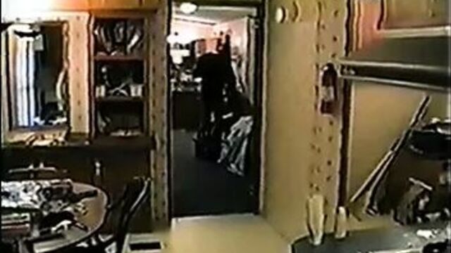 Черный член сосет шлюшку