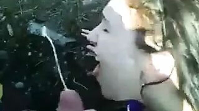 Подруга хочет, чтобы бойфренд кончил на лицо друга