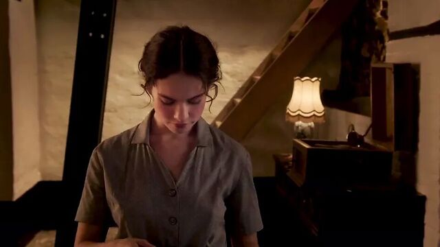 Обнаженная Lily James - исключение (2016)