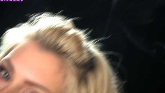 Natasha Marley курит