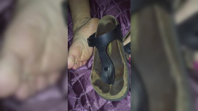 Милфа в Birkenstock Gizeh