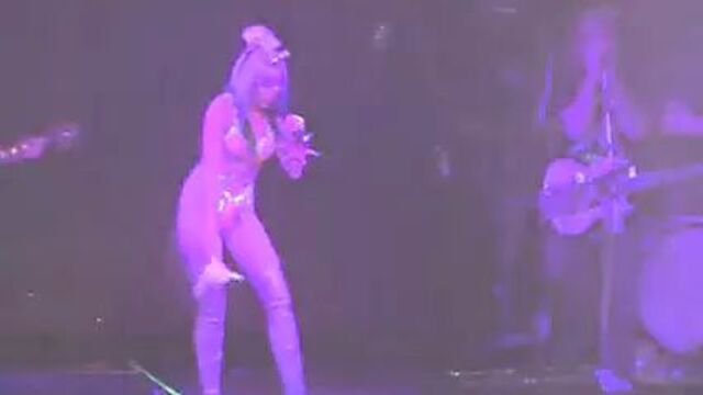 Страпон-шоу Miley Cyrus