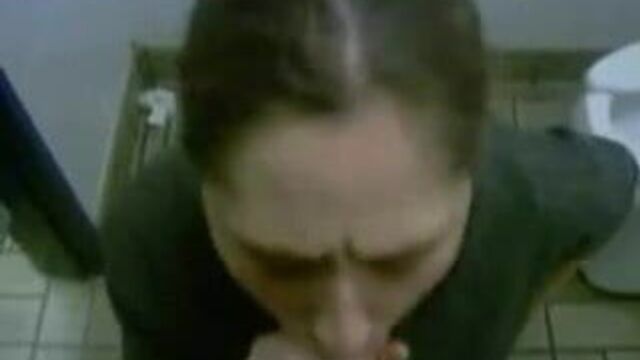 Burger King делает минет в любительском видео в любительском видео