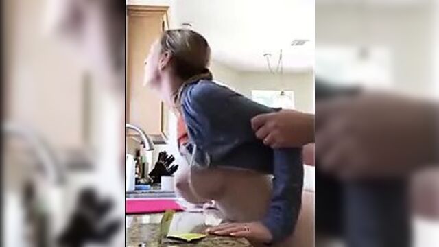 654 большие сиськи блондинки в любительском видео