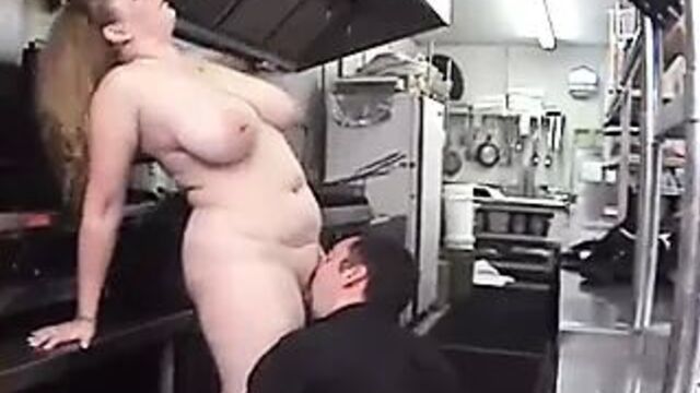 Фигуристая милфа