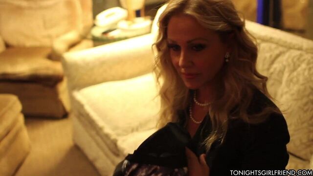Julia Ann знаменитая милфа также сегодня подруга