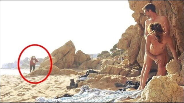 Пару застукали за сексом на пляже