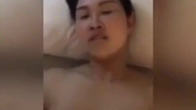 Шлюшка в домашнем любительском порно-видео 93