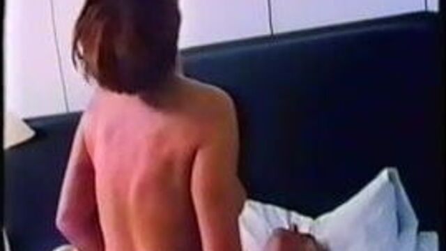 Сиськи Isla Blair с топлесс