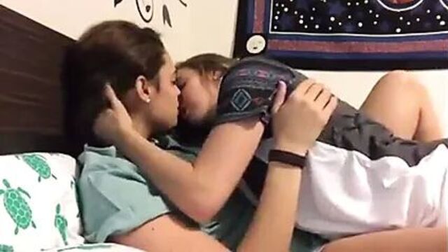 Лесбиянка перед вебкамерой