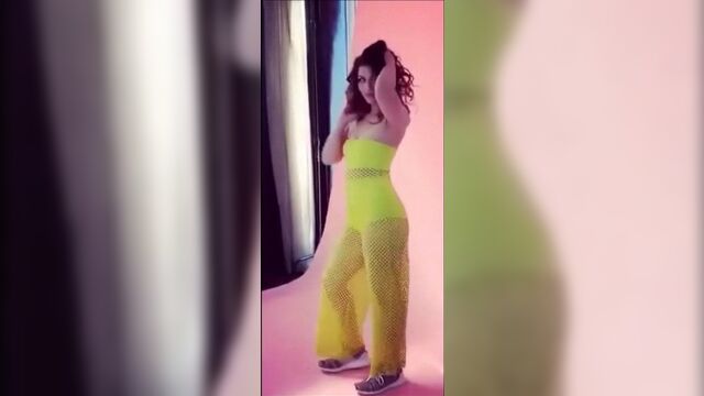 Клипы с попкой Melissa Benoist и Juliana Harkavy