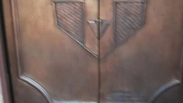 Henny Red с грязной попкой Bobdy Shmurda танцует на кладбище