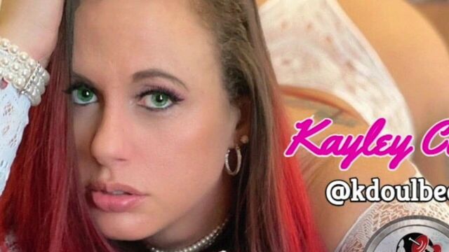 K двойная D татуированная подтянутая телочка