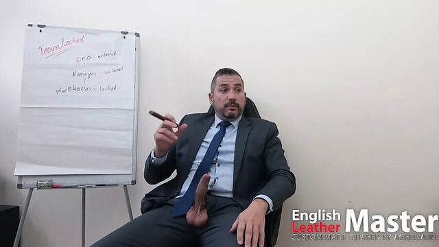 Босс команды запертой курит сигару и объясняет правила, превью